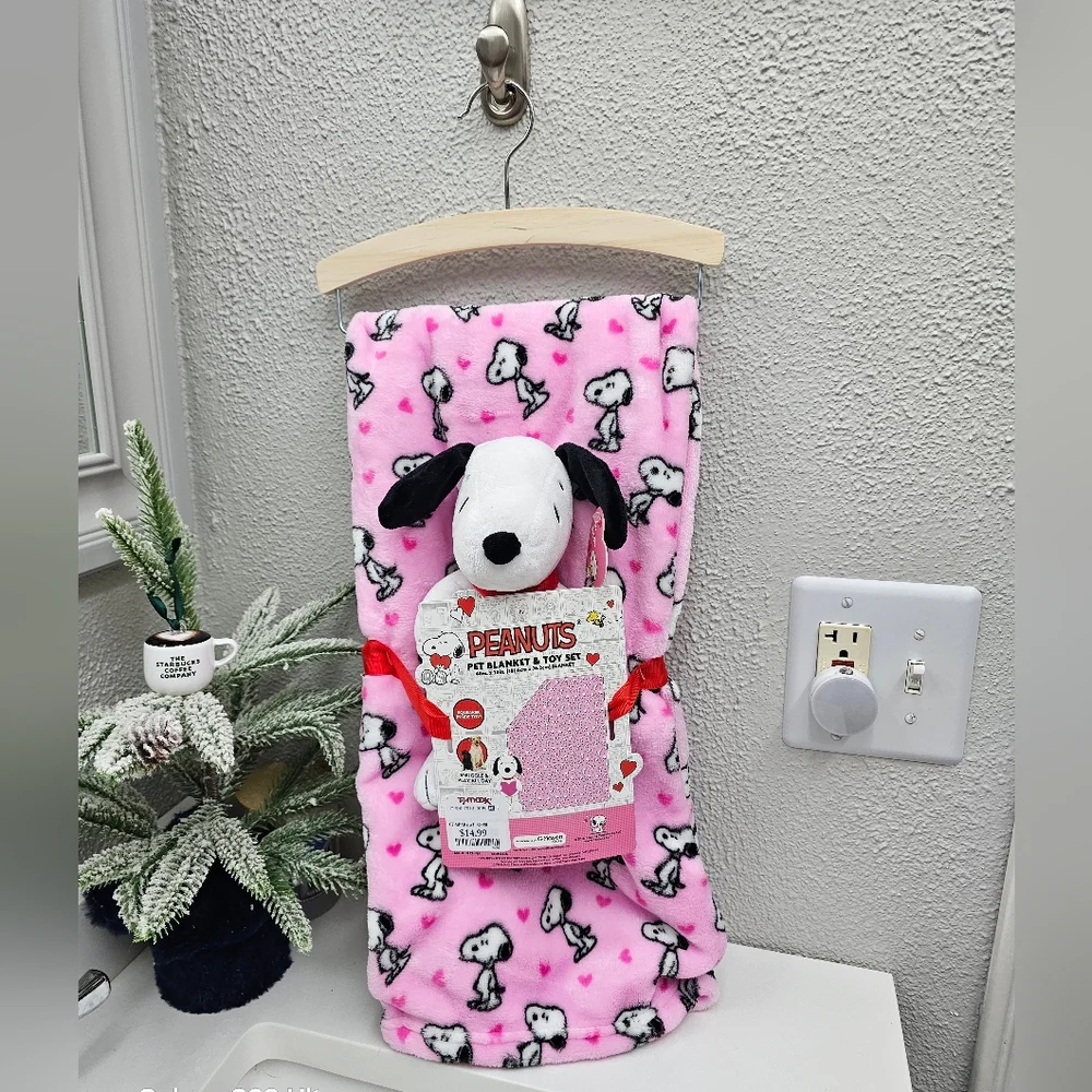 Nwt Peanuts Snoopy Valentine's Day Pet blanket and Squeak toy in Pink and white - Picture 3 of 13